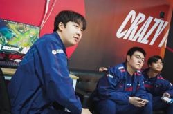 雷速体育-包含T1血洗100T，Ruler团战一打五激烈交锋四强赛，技惊四座的词条