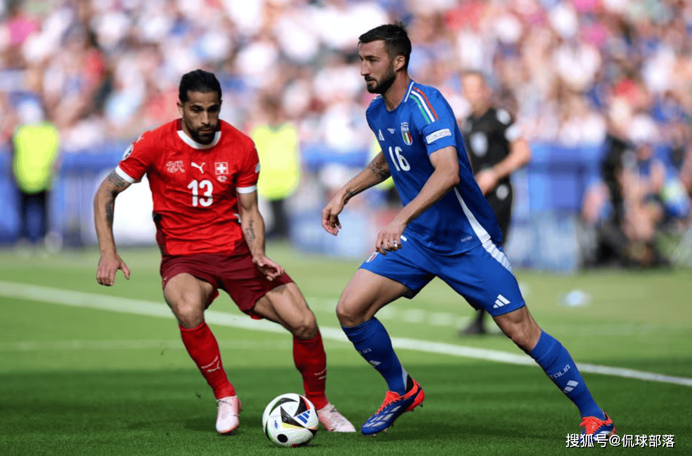 荷兰大胜直取小组第一,喀麦隆出局无缘欧洲杯 荷兰大胜直取小组第一,喀麦隆出局无缘欧洲杯