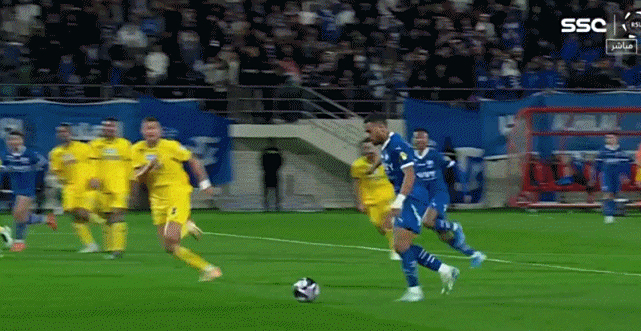 利雅得阿尔希拉尔在主场战胜对手，实现翻盘胜利