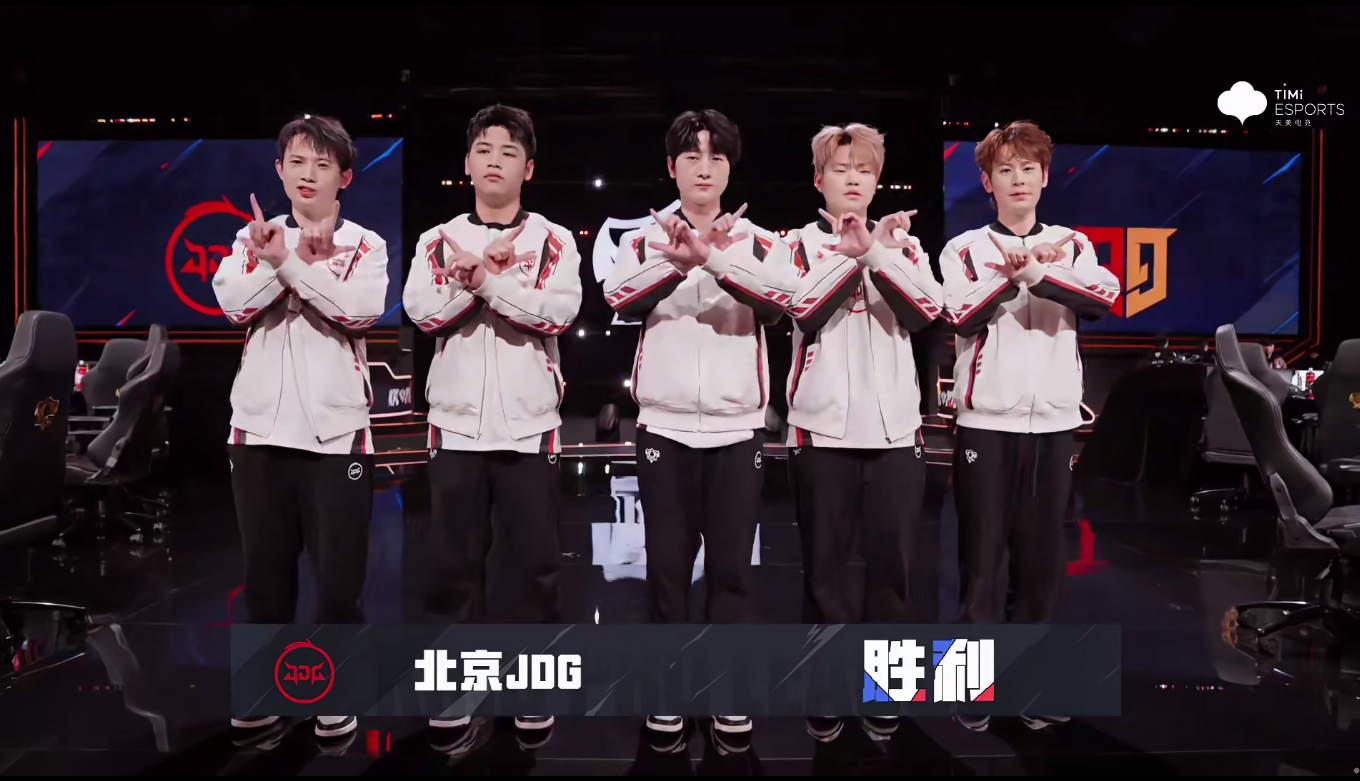 JDG险胜GEN,Crisp成为全场焦点入围赛3:2(深圳) JDG险胜GEN,Crisp成为全场焦点入围赛3:2(深圳)