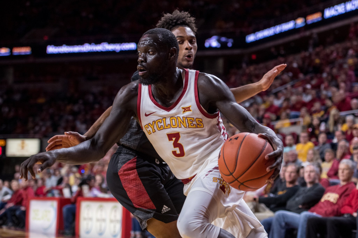 包含锋线突破，球队获得关键胜利的词条