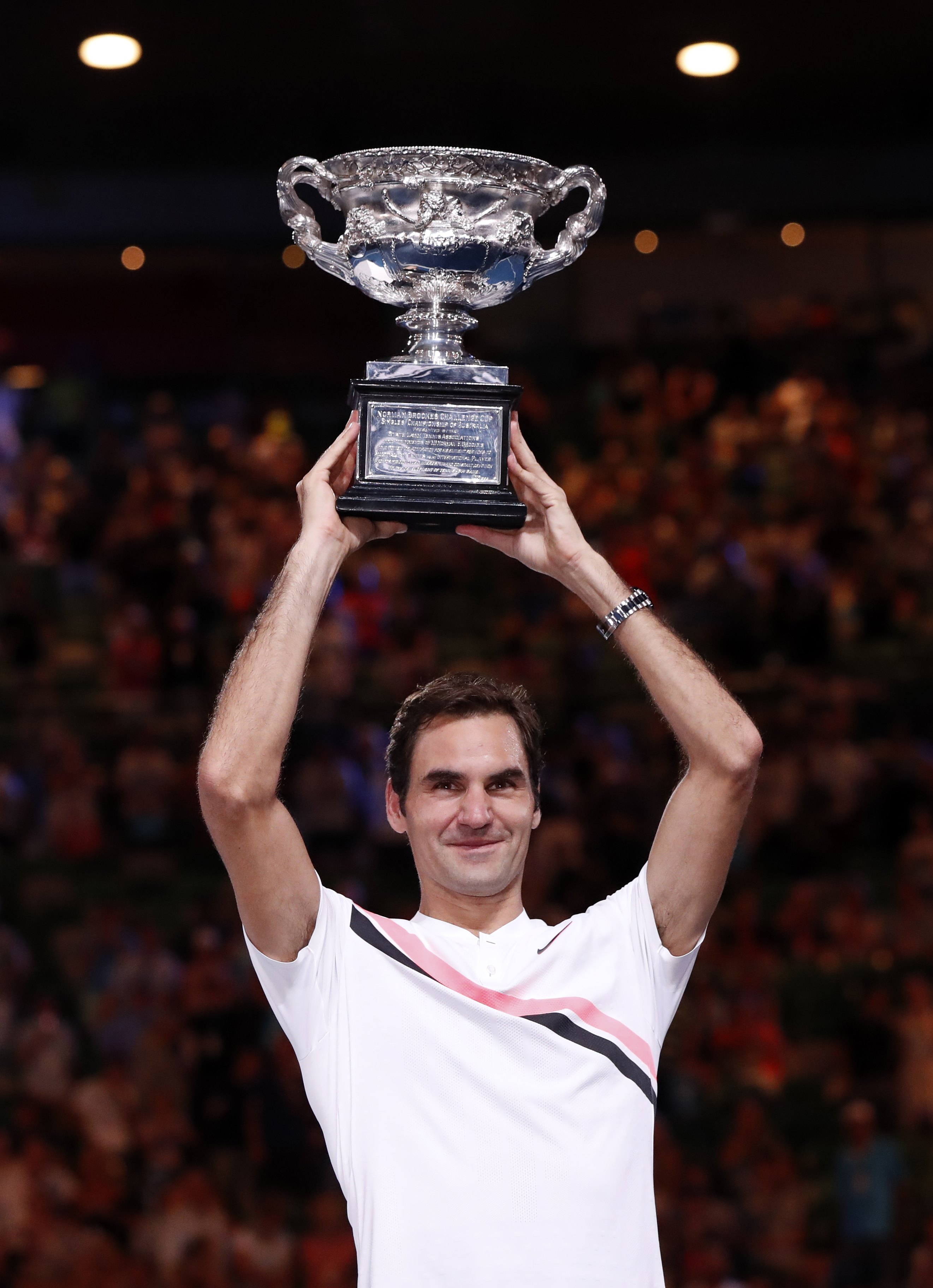 包含德国网球队力克意大利网球队，费德勒爆发神勇的词条