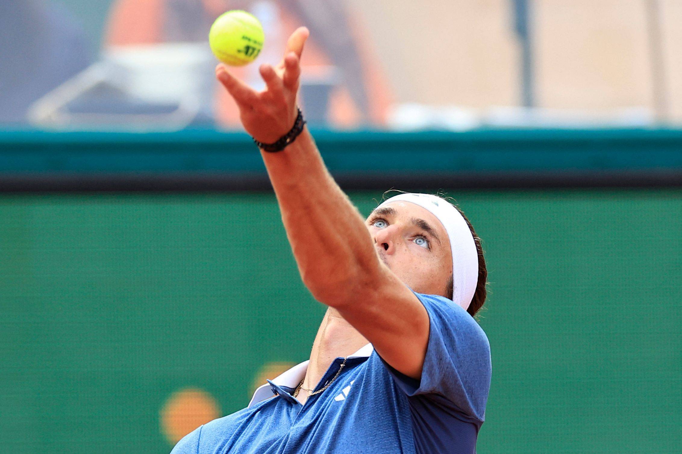 关于西班牙网球队鏖战欧洲网球队，兹维列夫爆发神勇的信息