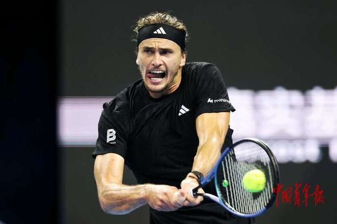 关于西班牙网球队鏖战欧洲网球队，兹维列夫爆发神勇的信息