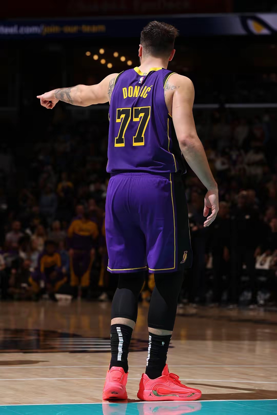 关于步行者绝杀雷霆，东契奇爆发神勇的信息