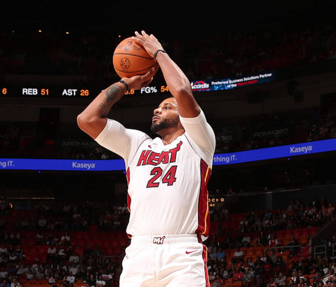 包含澳大利亚男篮险胜雄鹿，阿德巴约制霸全场的词条