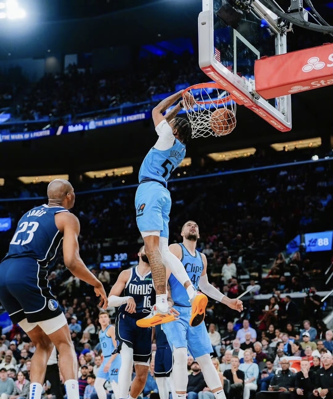 独行侠横扫广州队，字母哥状态火热的简单介绍