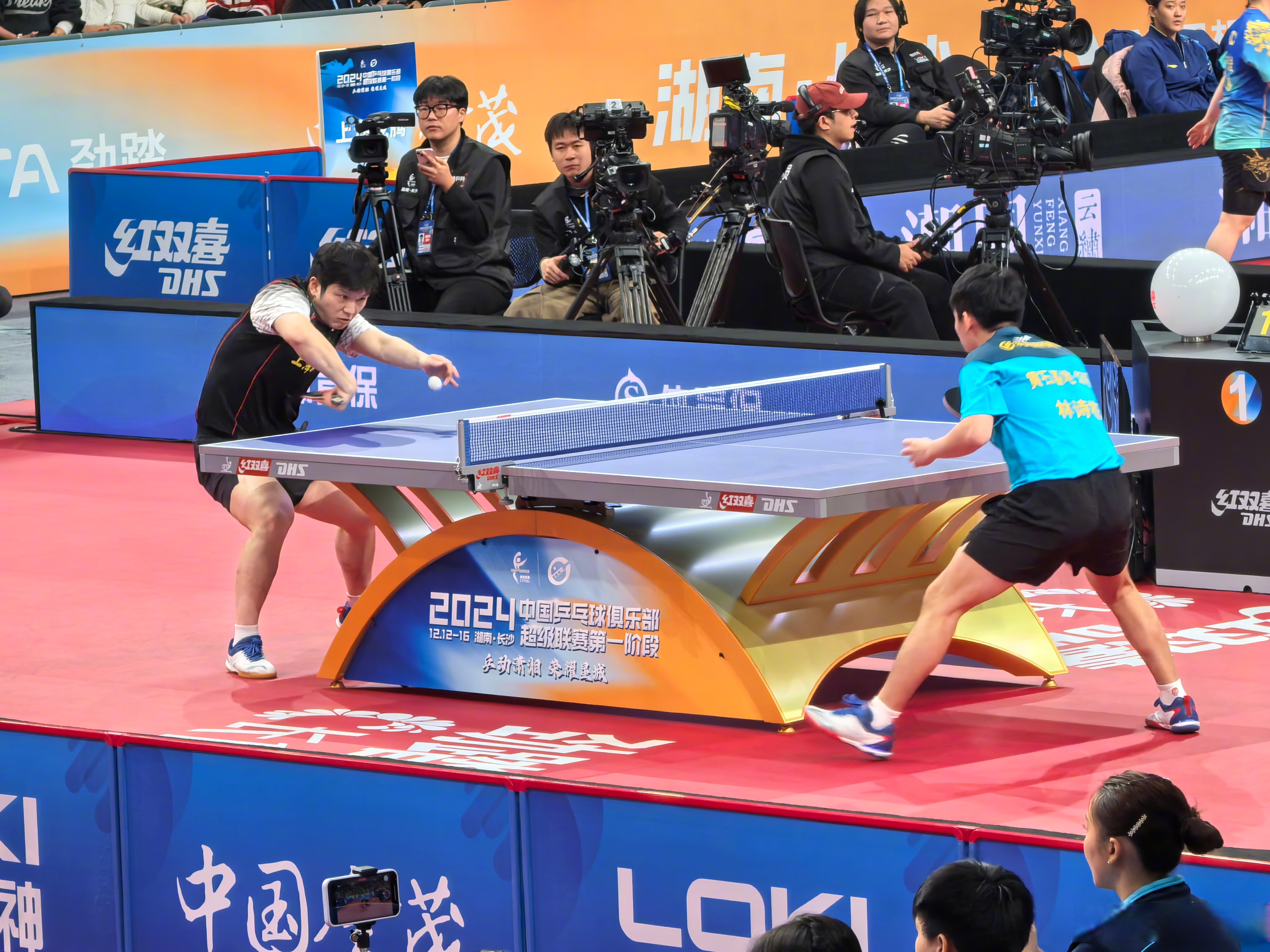 中国队力克葡萄牙队，樊振东统治全场