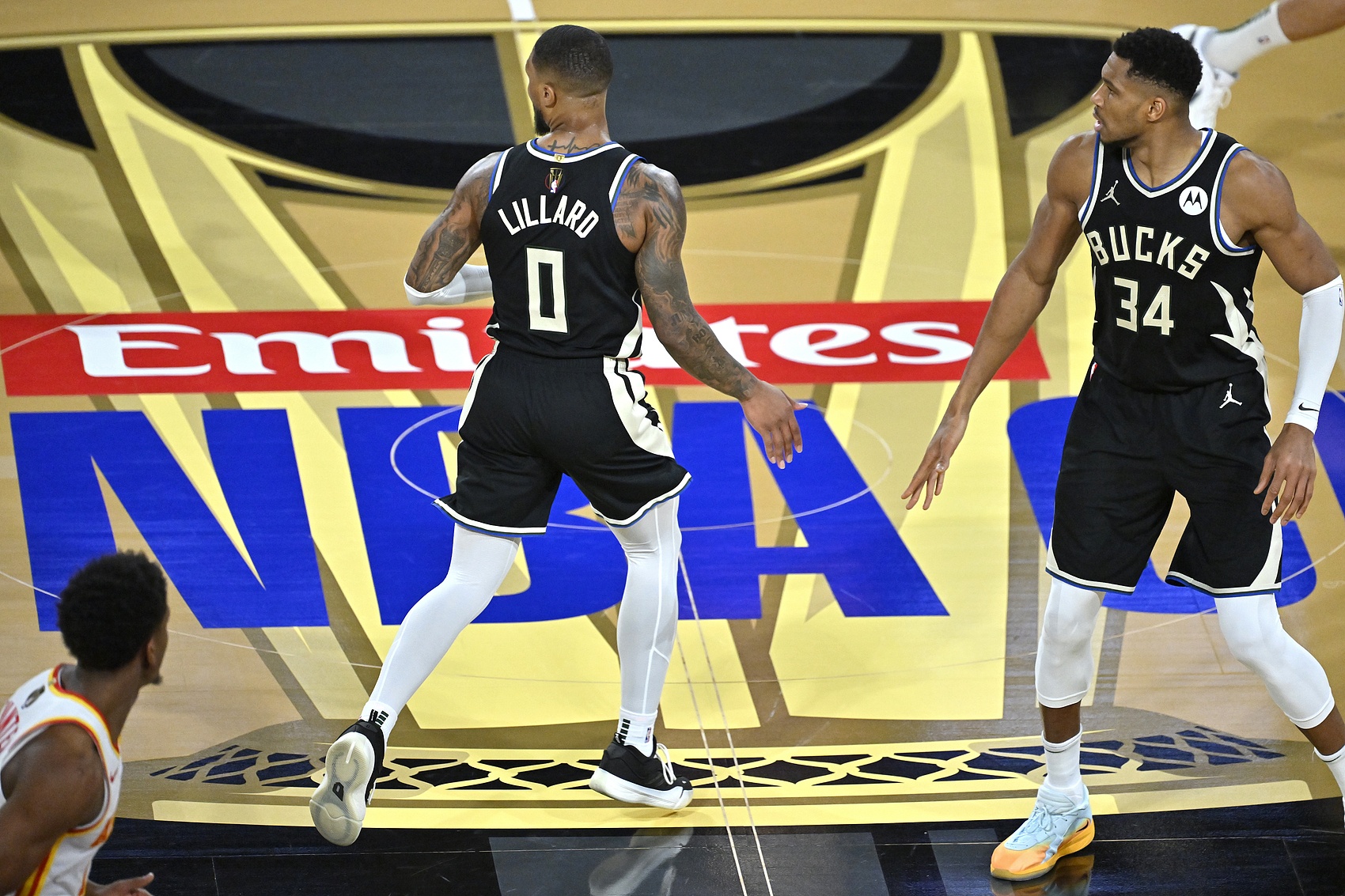 雄鹿完胜国王，武切维奇状态火热